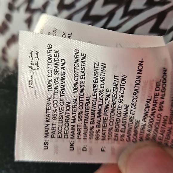 Adidas sweatshirt size large cropped color black and white - Picture 6 of 6